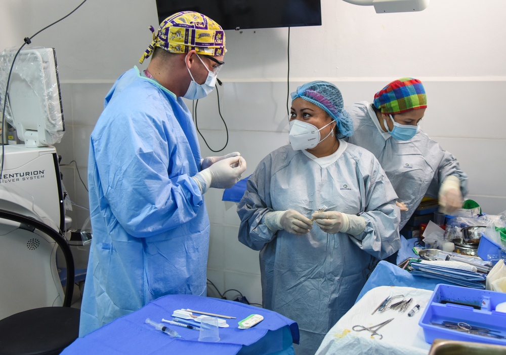 HEART 22 ophthalmology team performs eye surgeries on Honduran patients