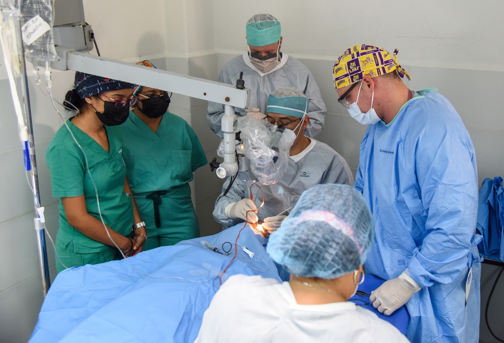 HEART 22 ophthalmology team performs eye surgeries on Honduran patients