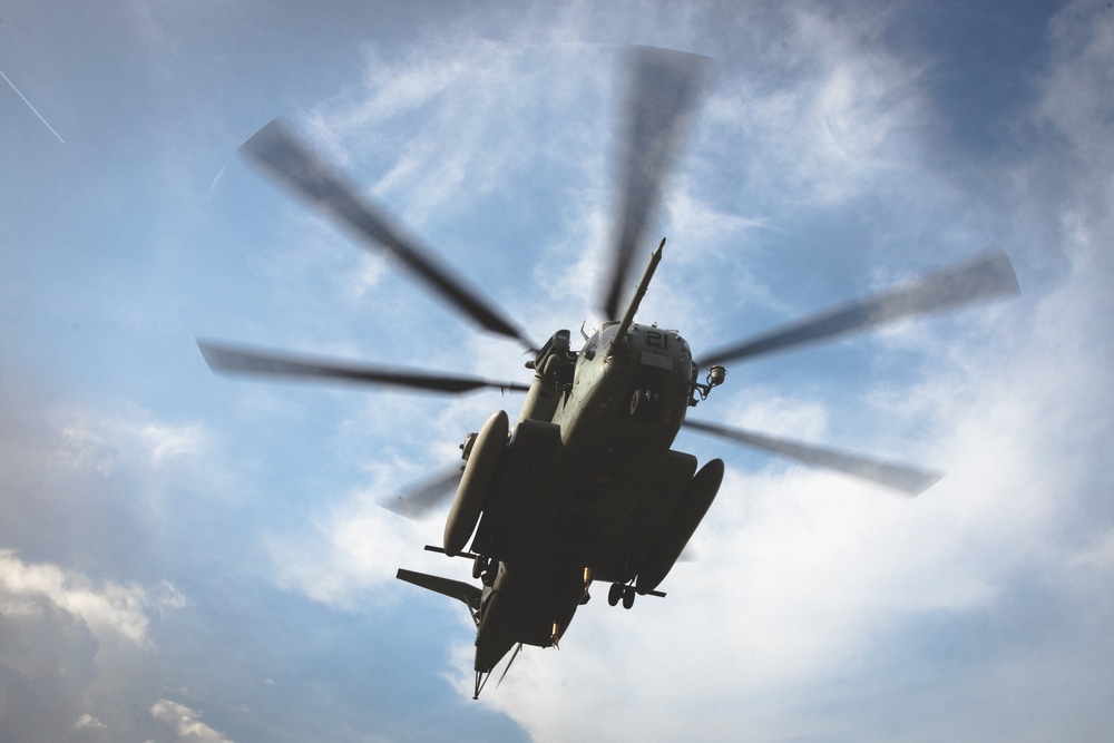 Combat Logistics Battalion 22 conducts helicopter support team training with HIMARS launcher pod container