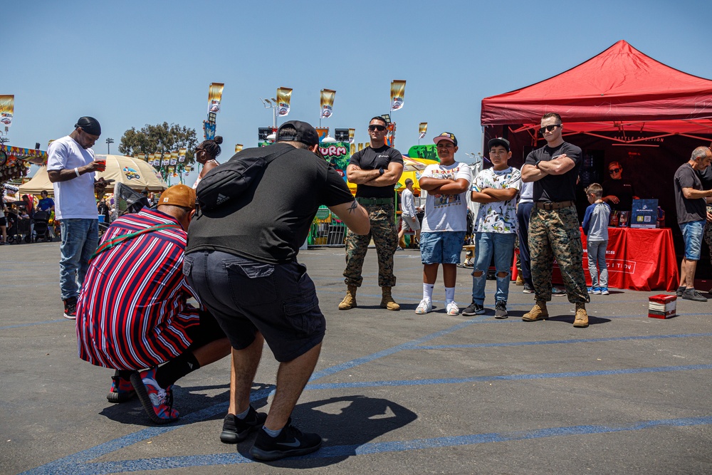 Marines Challenge Fairgoers In Virtual Reality