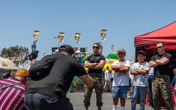 Marines Challenge Fairgoers In Virtual Reality