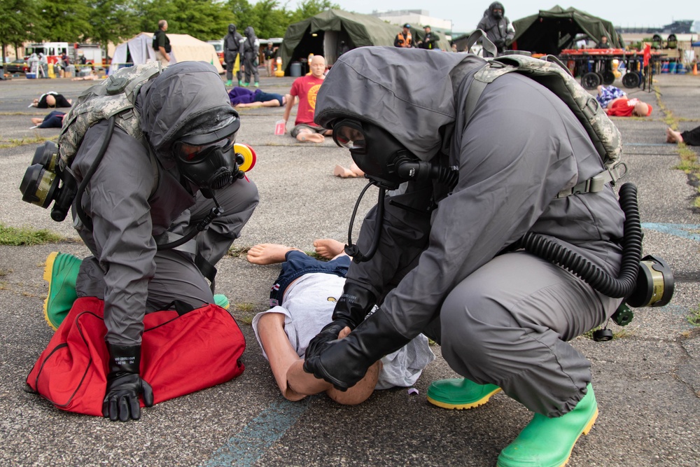 US Soldiers conduct decontamination operations