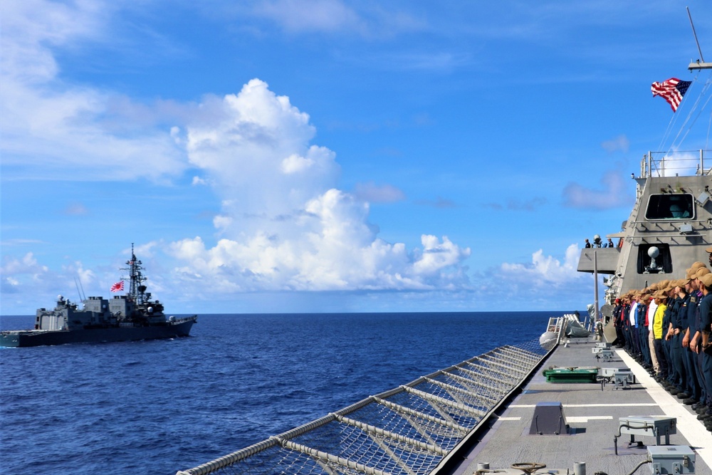 USS Jackson sails alongside JMSDF JS Kirisame
