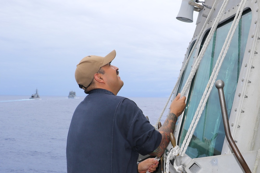USS Jackson conducts unrep with USNS Carl Brashear