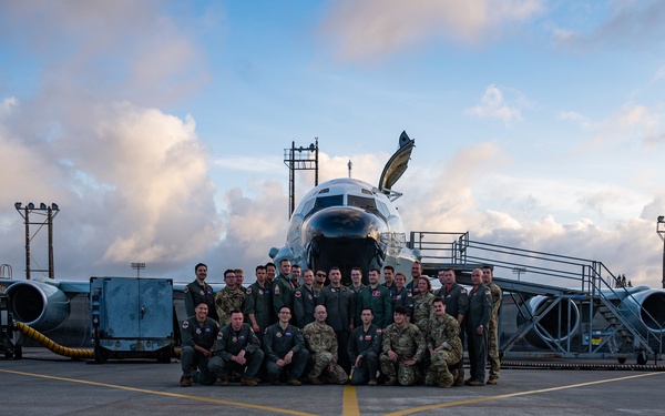 US, UK, AUS trilateral training