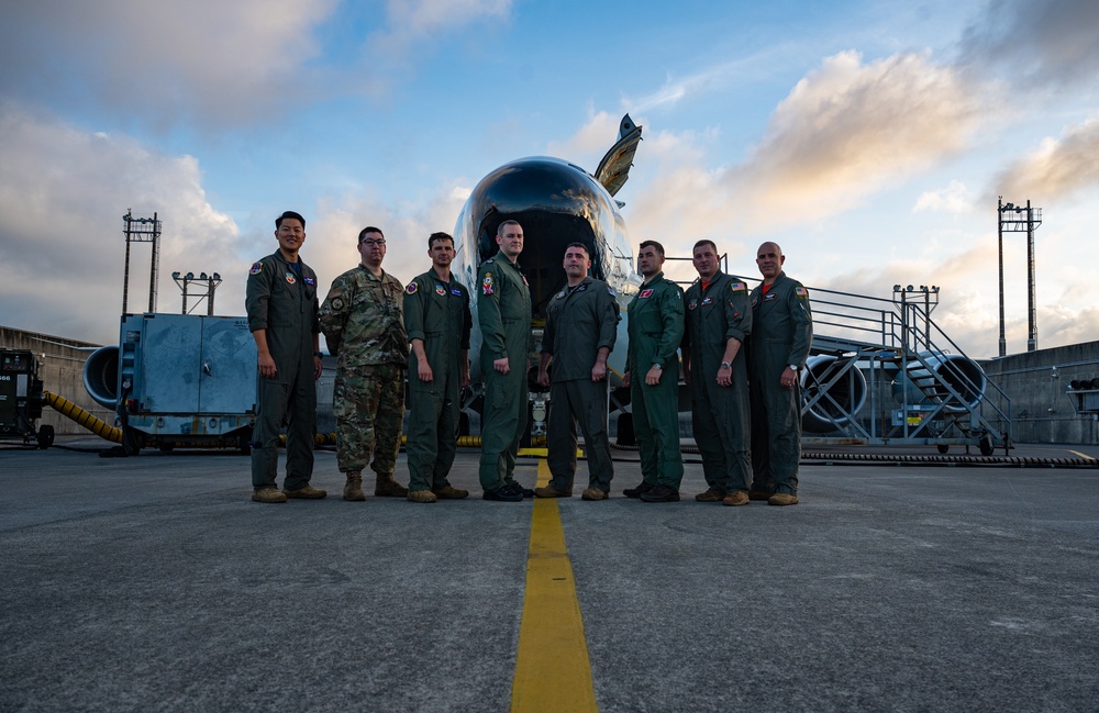 US, UK, AUS trilateral training