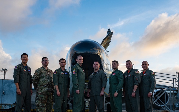 US, UK, AUS trilateral training