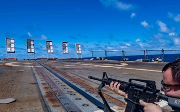 USS Chafee conducts weapons qualifications during RIMPAC 2022