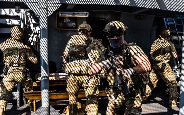 Croatian VSS train with U.S. Navy SEALs