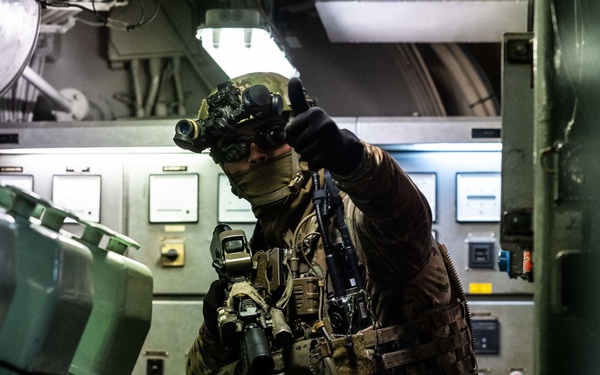 Croatian VSS train with U.S. Navy SEALs