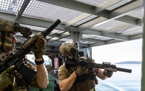 Croatian VSS train with U.S. Navy SEALs