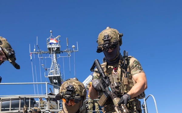 Croatian VSS train with U.S. Navy SEALs