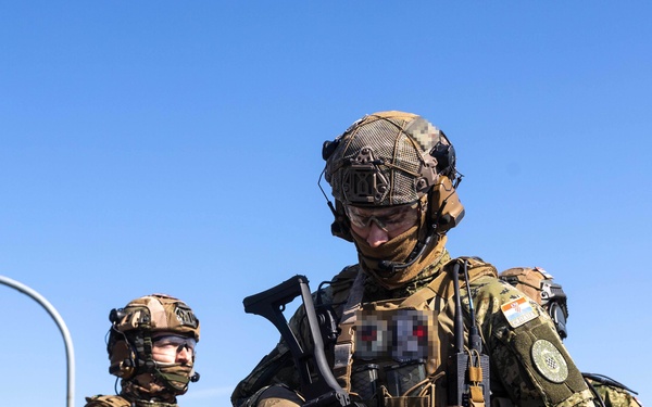 Croatian VSS train with U.S. Navy SEALs