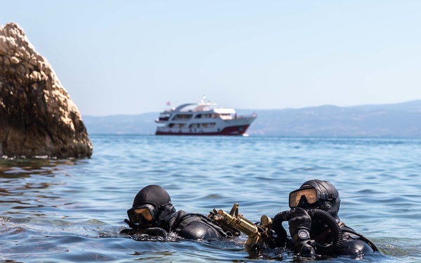 Croatian VSS train with U.S. Navy SEALs