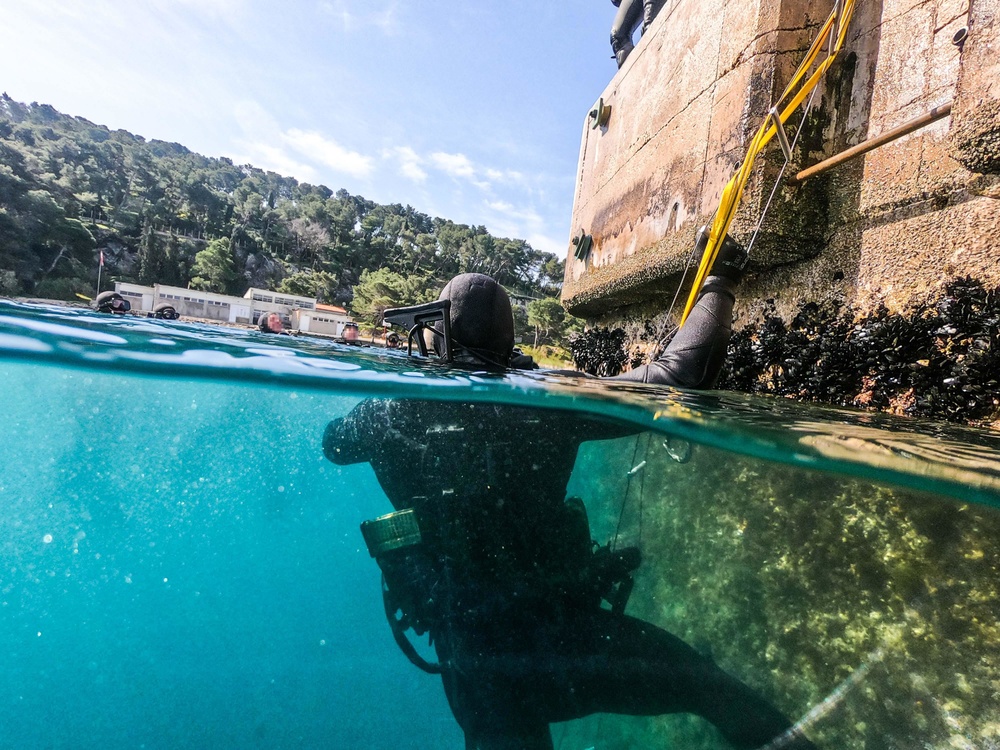 Croatian VSS train with U.S. Navy SEALs