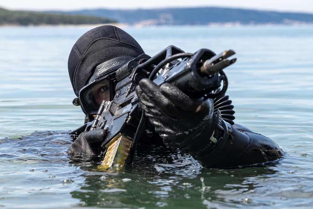 Croatian VSS train with U.S. Navy SEALs