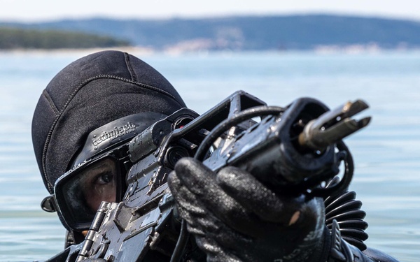 Croatian VSS train with U.S. Navy SEALs