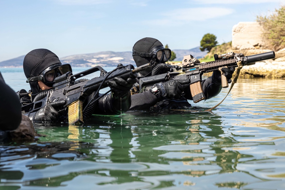 Croatian VSS train with U.S. Navy SEALs