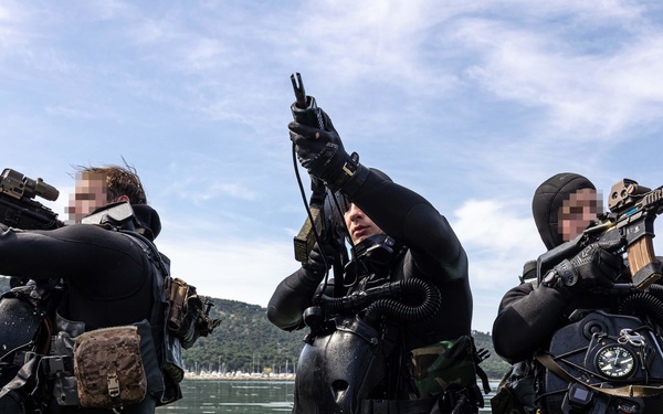 Croatian VSS train with U.S. Navy SEALs