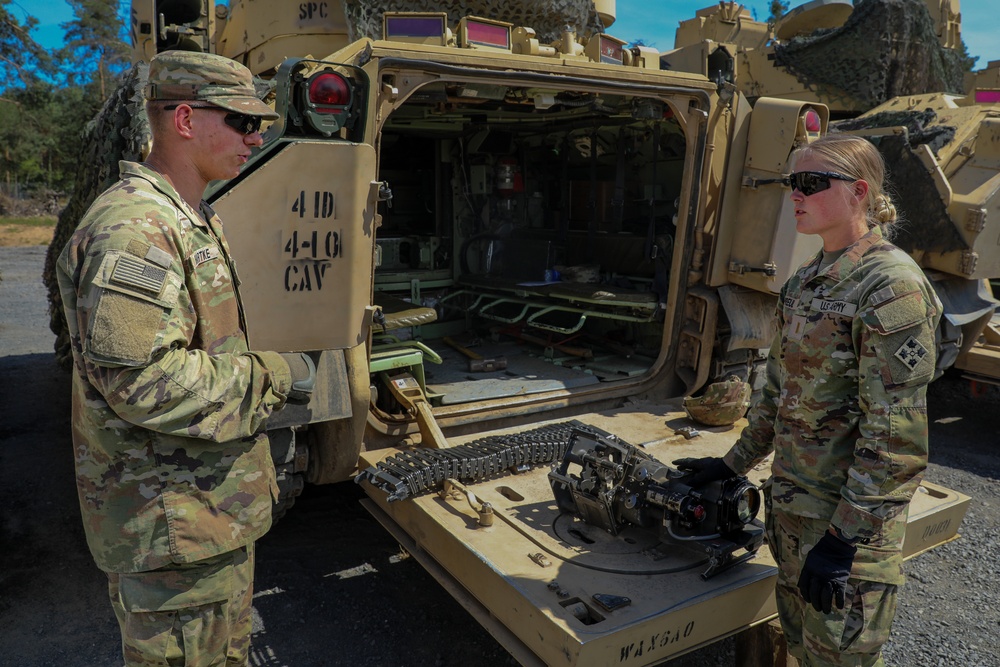 Alpha Troop, 4-10 Cav prepares Bradleys for gunnery qualification