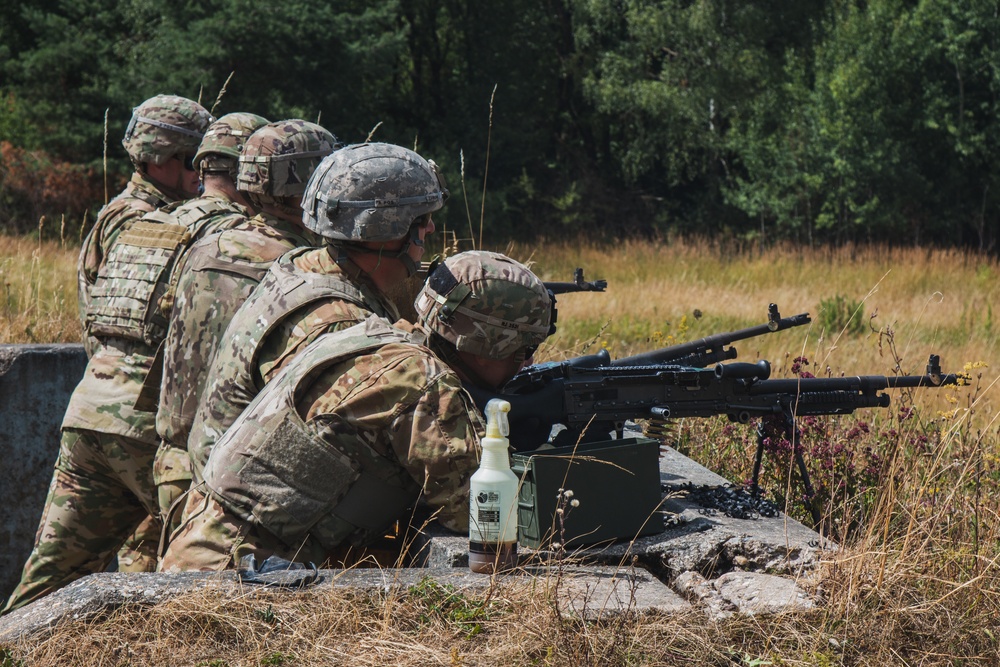 12th Combat Aviation Brigade Soldiers conduct M240 weapons familiarization at Grafenwoehr, Germany