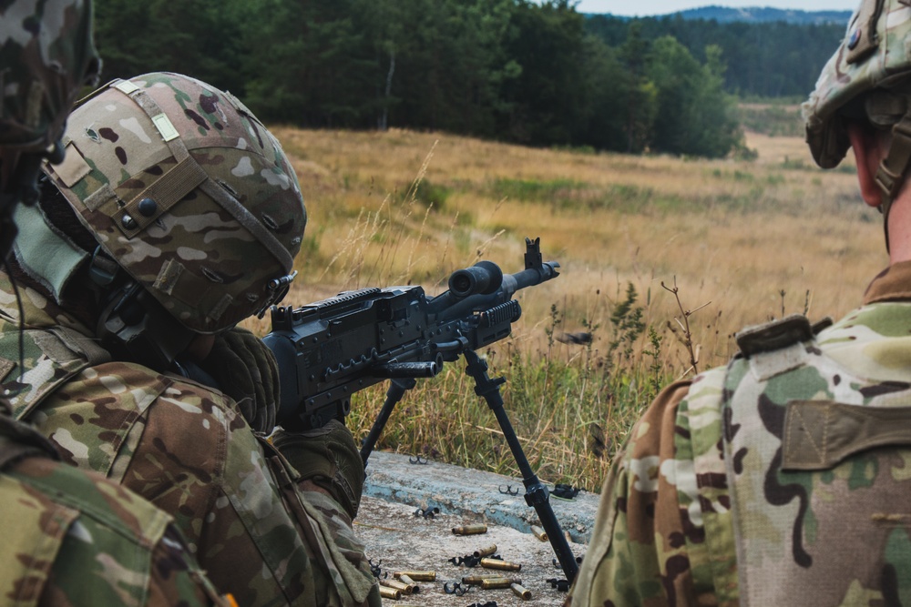 12th Combat Aviation Brigade Soldiers conduct M240 weapons familiarization at Grafenwoehr, Germany
