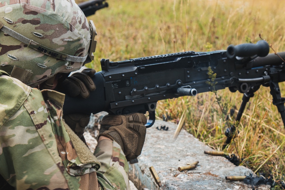 12th Combat Aviation Brigade Soldiers conduct M240 weapons familiarization at Grafenwoehr, Germany