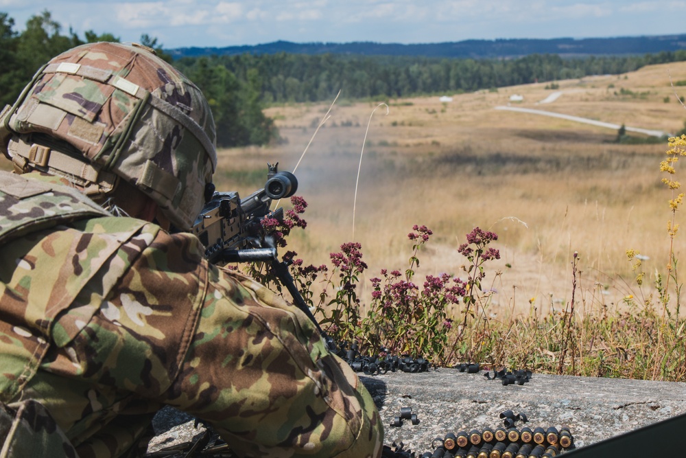 12th Combat Aviation Brigade Soldiers conduct M240 weapons familiarization at Grafenwoehr, Germany