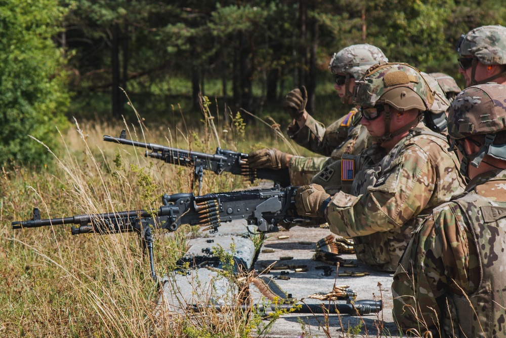 12th Combat Aviation Brigade Soldiers conduct M240 weapons familiarization at Grafenwoehr, Germany