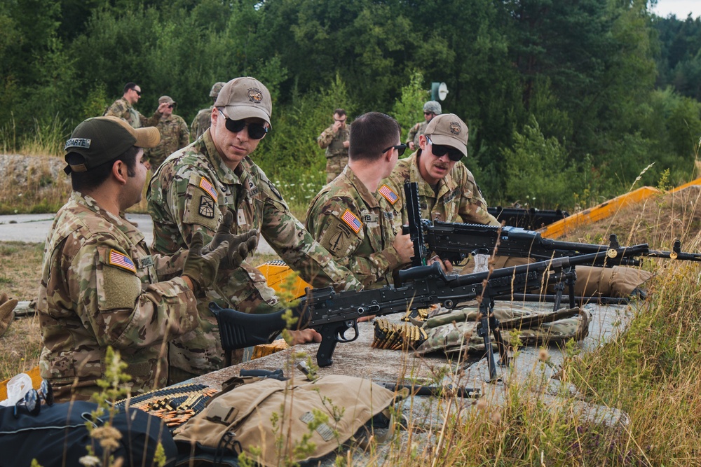 12th Combat Aviation Brigade Soldiers conduct M240 weapons familiarization at Grafenwoehr, Germany