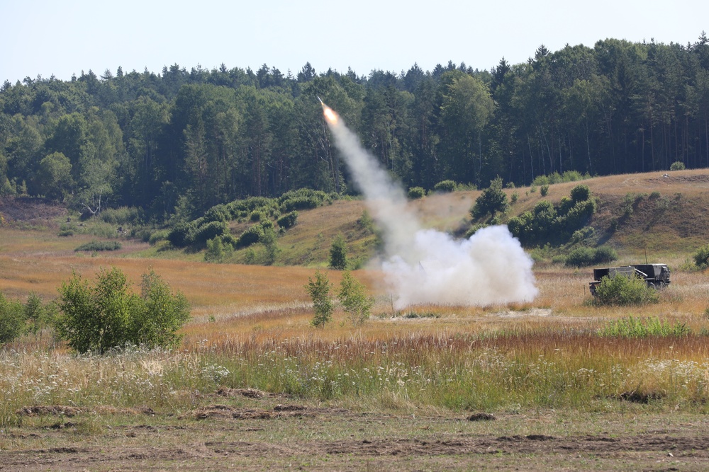 U.S. And Slovakian Soldiers operate as one battery during DF-22