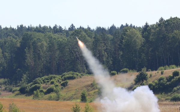 U.S. And Slovakian Soldiers operate as one battery during DF-22