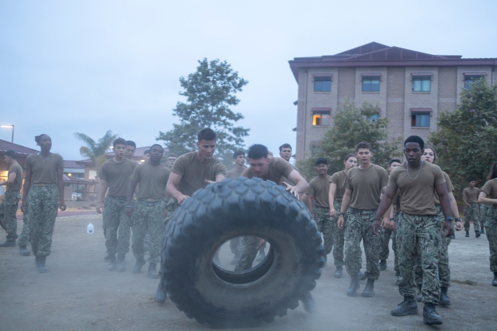 1st LAR Midshipmen Marine Week