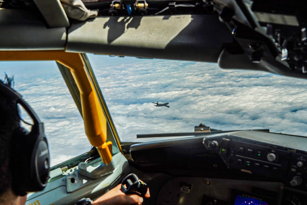 KC-135 pilot flies in formation with another KC-135