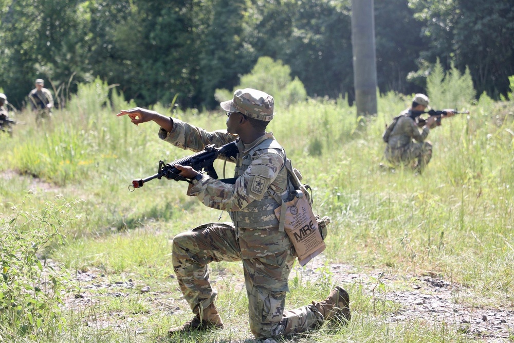 DVIDS - Images - Signal Soldiers Participate in Field Training Exercise ...