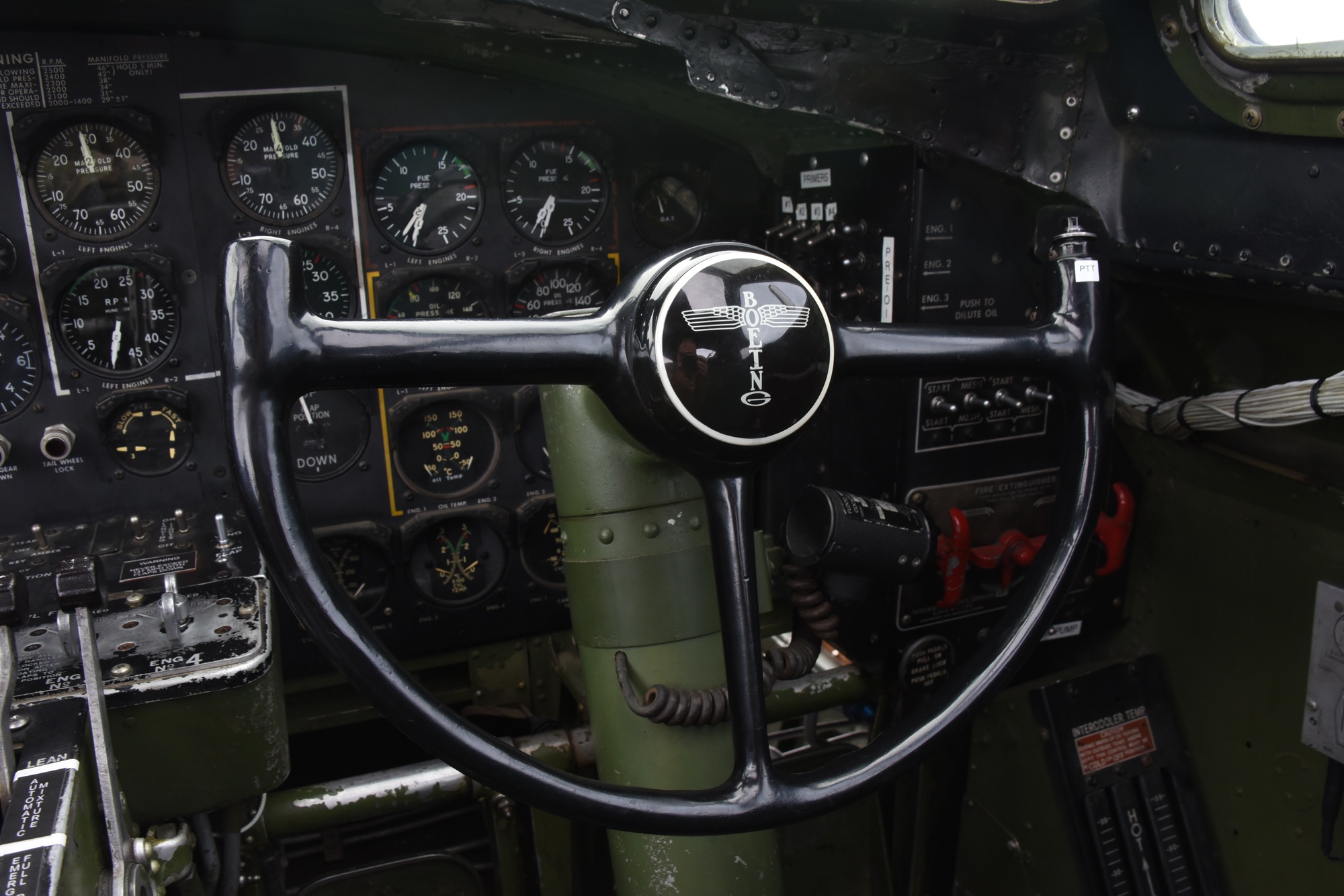 b 17 cockpit