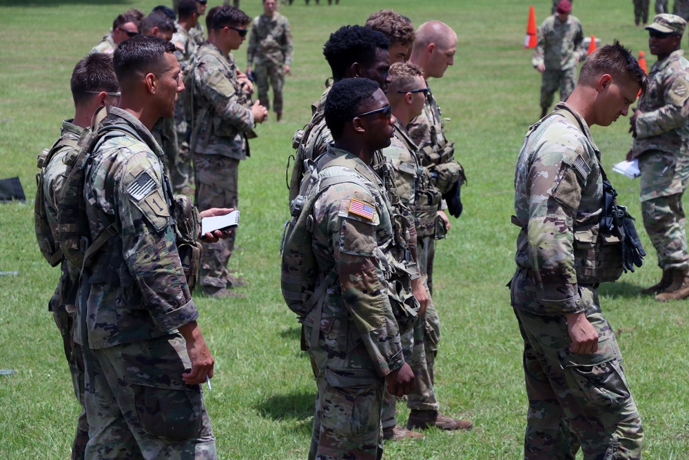 Maintain Battalion squad competes in corps Best Squad Competition