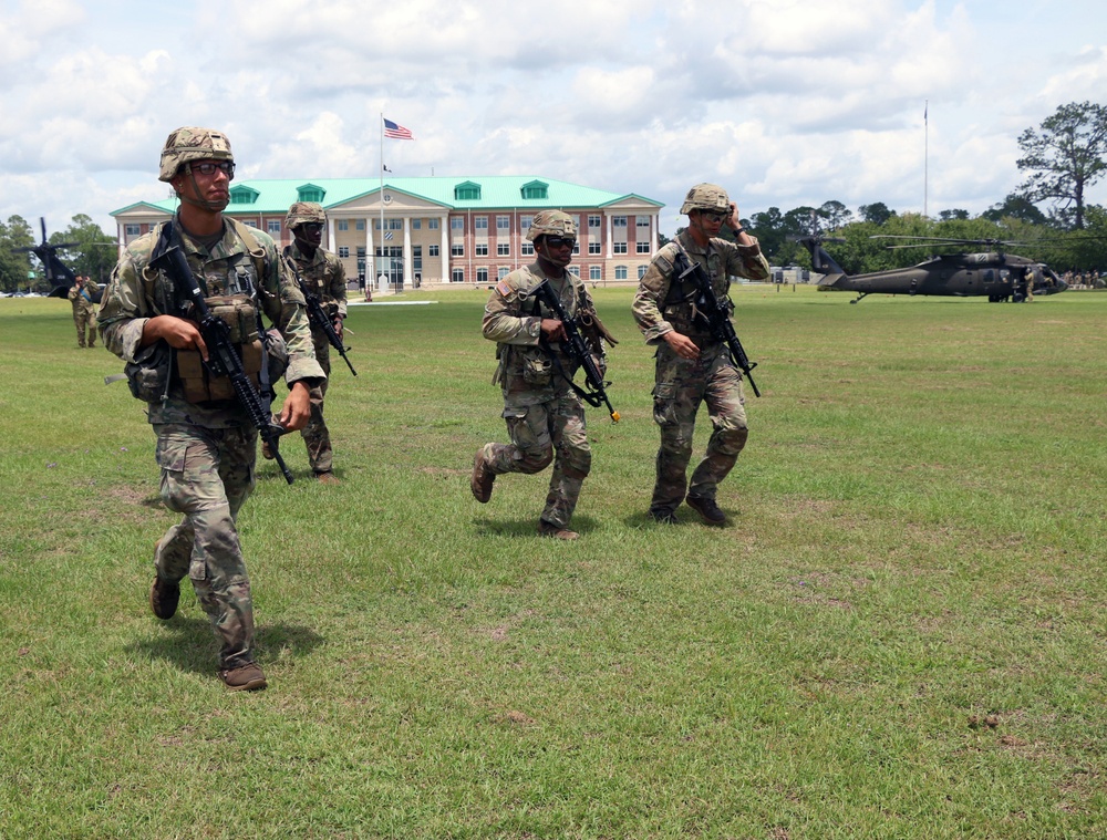 Maintain Battalion competes in corps Best Squad Competition