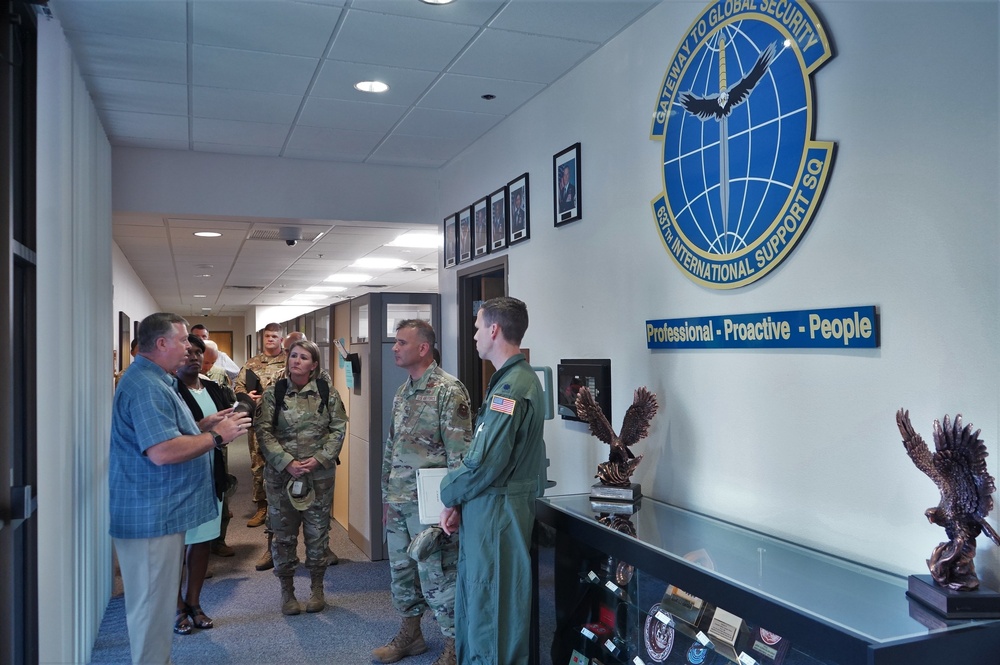 Colonel Dipoma, 2 AF/CV, visit at DLIELC