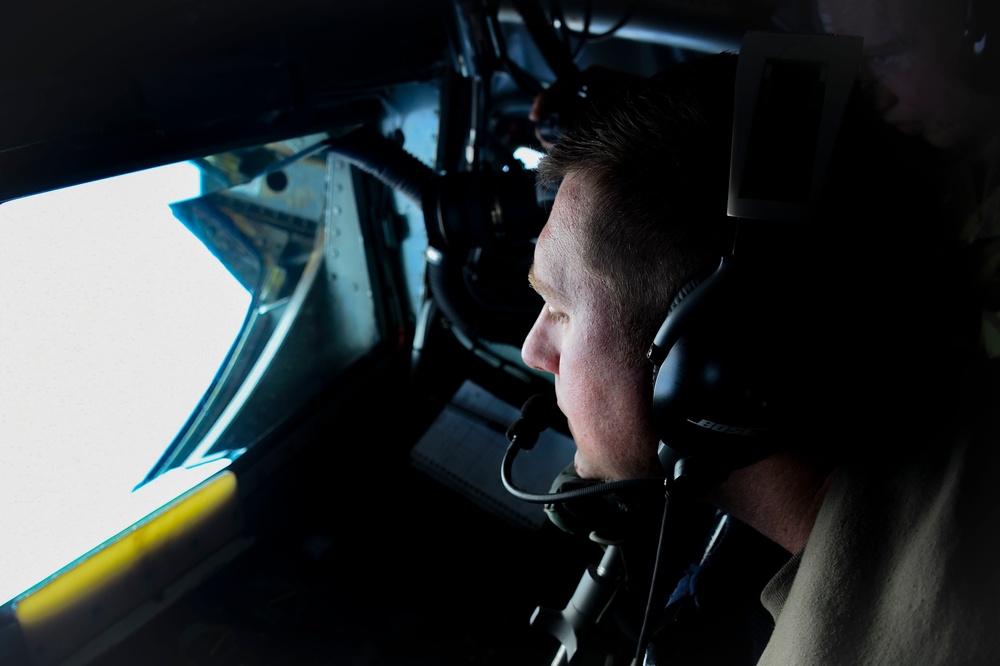 Airmen Conduct Refueling Operation with F/A-18 Super Hornets at RIMPAC 2022