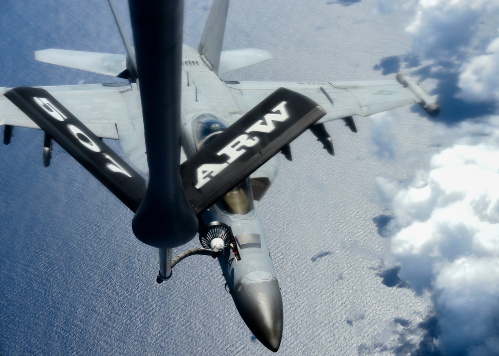 Airmen Conduct Refueling Operation with F/A-18 Super Hornets at RIMPAC 2022