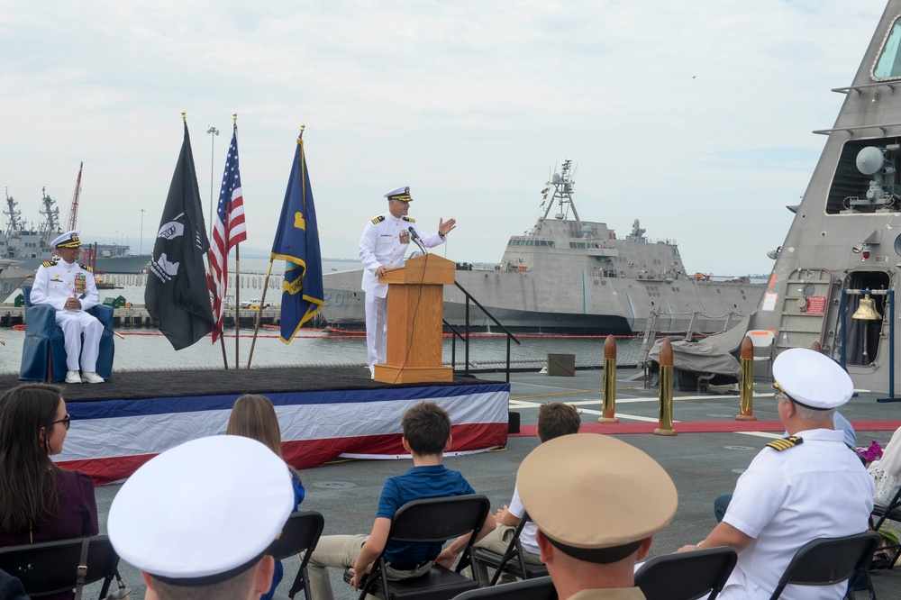 USS Gabrielle Giffords (LCS 10) Blue Crew Holds Change of Command Ceremony