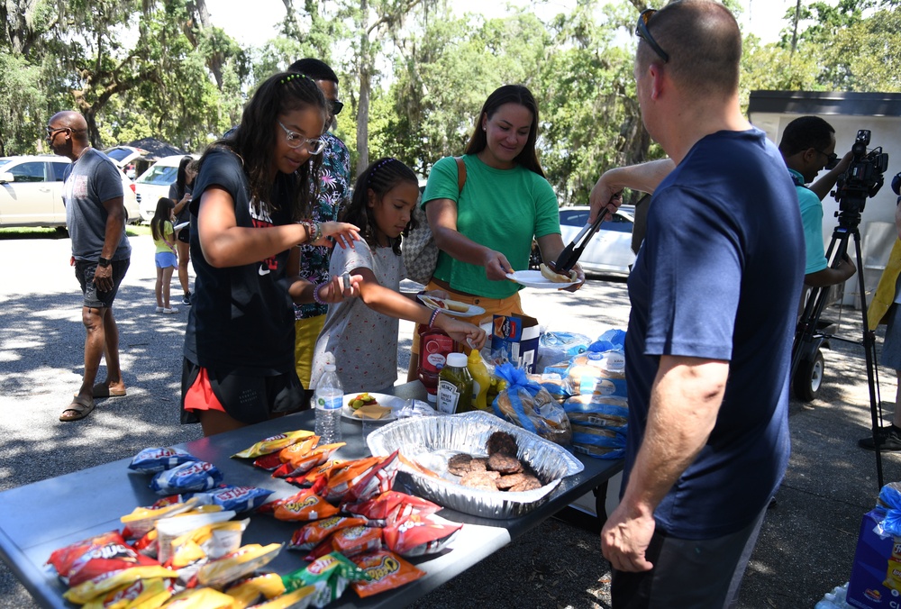 DVIDS - Images - Back to School Bash provides entertainment, bookbags and  school supplies [Image 4 of 7]