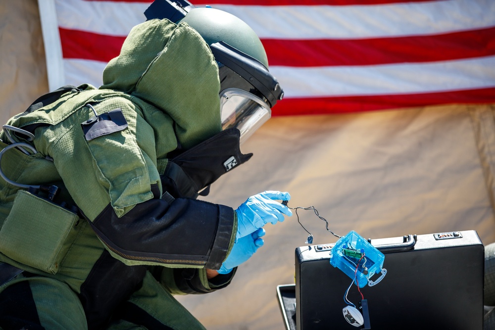 Dive Team Four Conducts IED Disposal Exercise During RIMPAC 2022 SOCAL