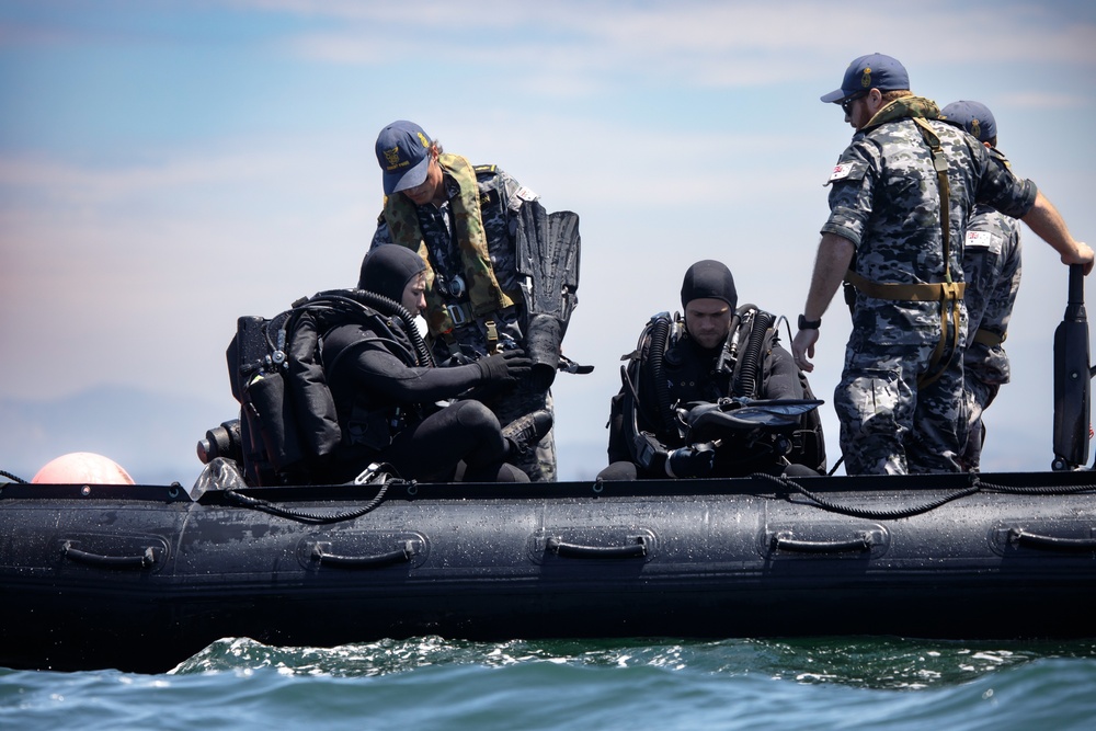 Dive Team Four Conducts Mine Clearance Exercise During RIMPAC 2022 SOCAL