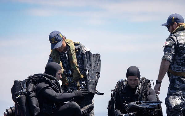Dive Team Four Conducts Mine Clearance Exercise During RIMPAC 2022 SOCAL