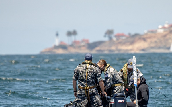 Dive Team Four Conducts Mine Clearance Exercise During RIMPAC 2022 SOCAL