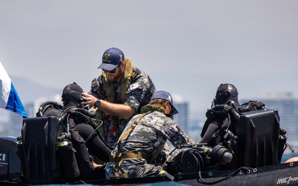 Dive Team Four Conducts Mine Clearance Exercise During RIMPAC 2022 SOCAL