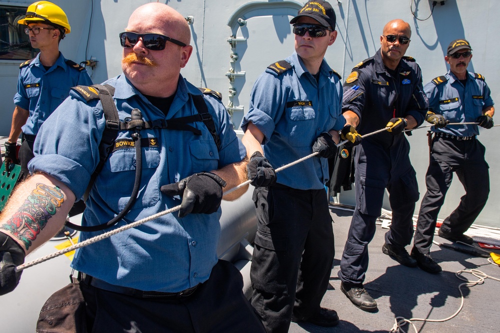 HMCS Vancouver conducts Replenishment-at-Sea with HMNZS Aotearoa