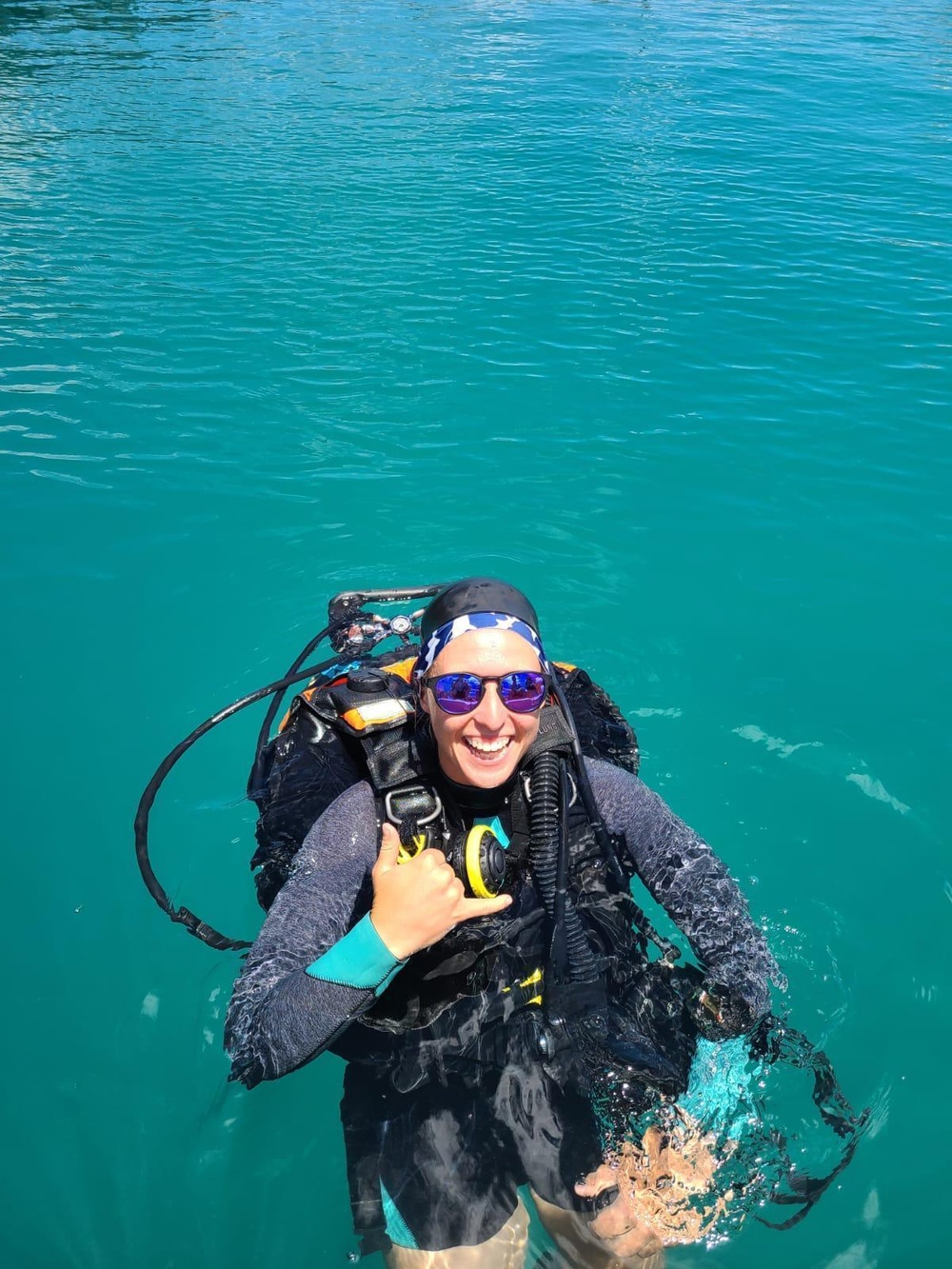 Canadian and U.S. Divers explore Hawaii